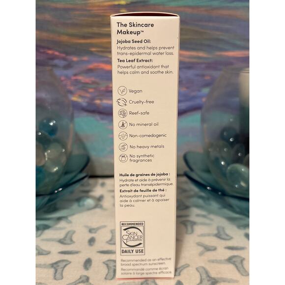 Jane Iredale Dream Tint Tinted Moisturizer SPF 15 in Shade Light - Picture 4 of 6